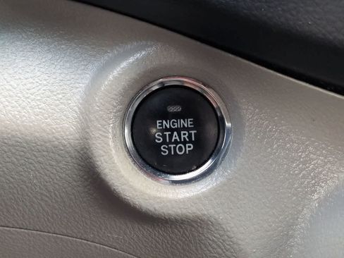 Used 2012 Toyota Highlander Limited w/ Tow Pkg FWD image 29