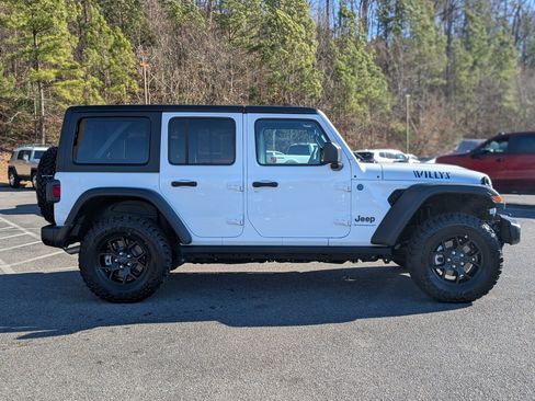 Used 2025 Jeep Wrangler Willys image 10
