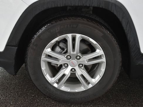Used 2023 GMC Terrain SLE w/ Driver Convenience Package FWD image 11