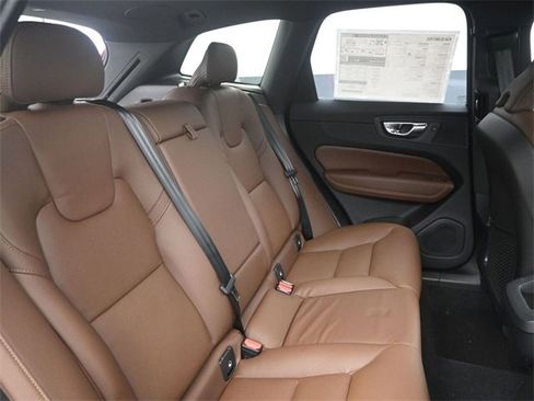 Used 2025 Volvo XC60 B5 Plus w/ Climate Package image 32