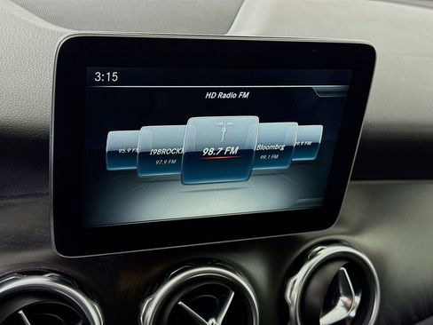 Used 2018 Mercedes-Benz GLA 250 4MATIC image 6