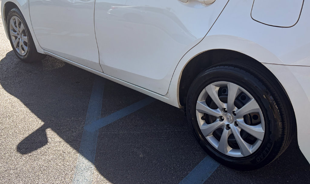 Used 2015 Toyota Corolla LE FWD image 19