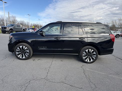 Used 2025 Ford Expedition Platinum w/ Driver's Package image 7