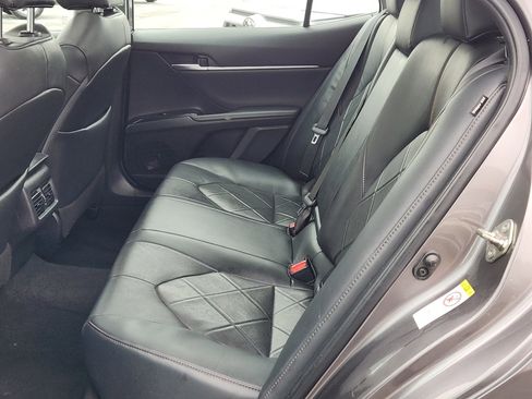 Used 2019 Toyota Camry XLE image 24