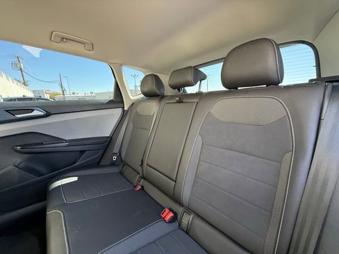 Certified 2024 Volkswagen Taos SE w/ MDO Package image 7