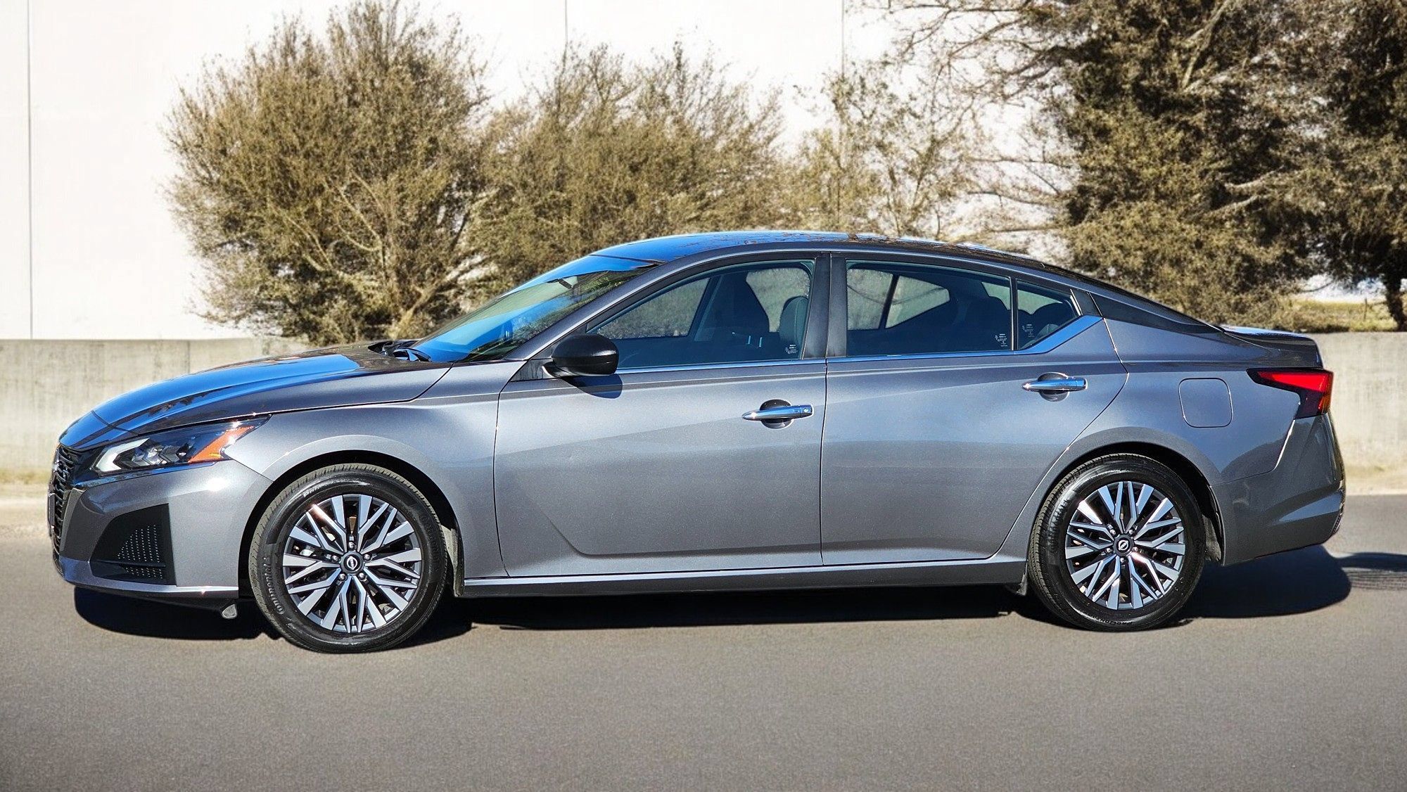 Used 2024 Nissan Altima 2.5 SV FWD image 11