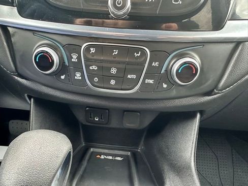 Used 2023 Chevrolet Traverse LT FWD image 28