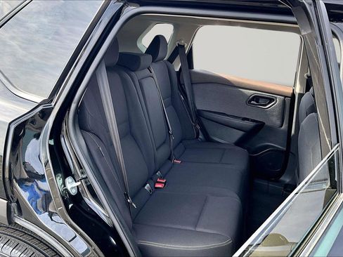 Used 2023 Nissan Rogue S image 27