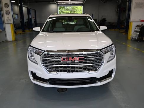 Used 2023 GMC Terrain Denali AWD/4WD image 2
