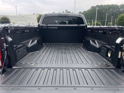 Used 2016 Toyota Tacoma TRD Sport w/ Towing Package RWD image 9