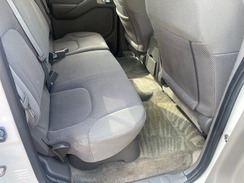 Used 2015 Nissan Frontier SV AWD/4WD image 30