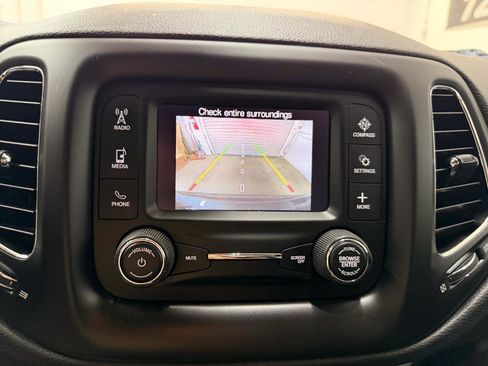 Used 2018 Jeep Compass Latitude w/ Cold Weather Group AWD/4WD image 23