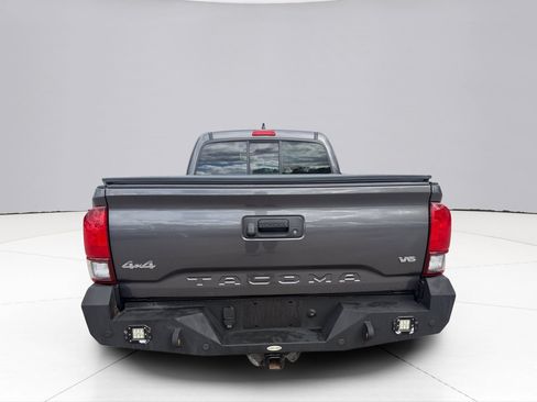 Used 2021 Toyota Tacoma SR5 AWD/4WD image 11