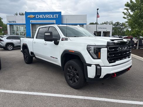 Used 2024 GMC Sierra 2500 AT4 w/ AT4 Premium Plus Package AWD/4WD image 3