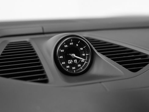 Certified 2025 Porsche Macan 4 Electric image 46