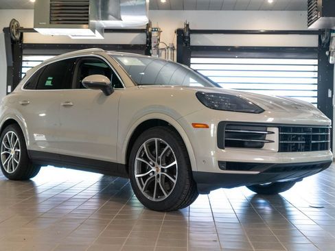 Certified 2025 Porsche Cayenne AWD/4WD image 8