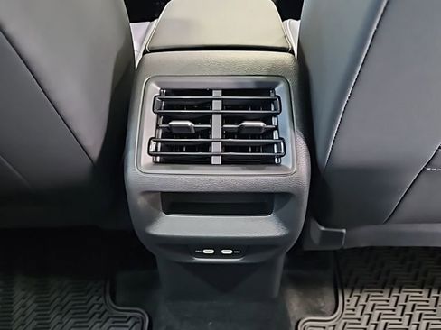 New 2026 Volkswagen Tiguan SE AWD/4WD image 18