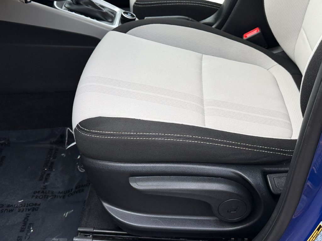 Used 2023 Hyundai Venue SEL w/ Cargo Package FWD image 16