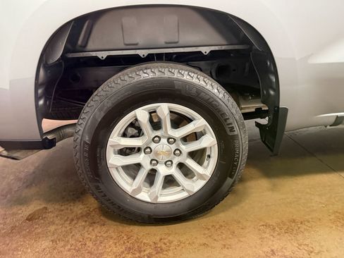 Used 2024 Chevrolet Silverado 1500 LT AWD/4WD image 87