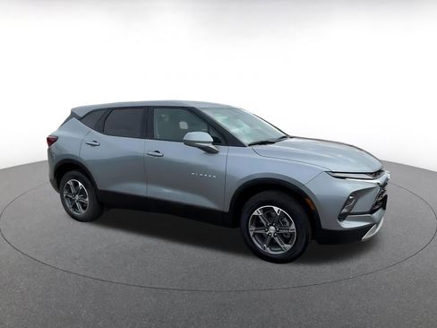 Used 2025 Chevrolet Blazer LT image 2