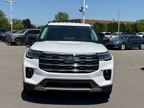Used 2026 Ford Explorer Active w/ Active Comfort Package AWD/4WD image 2