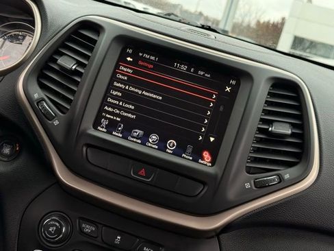 Used 2014 Jeep Cherokee Limited image 24