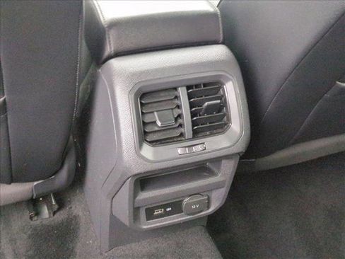 Used 2019 Volkswagen Tiguan SE w/ Panoramic Sunroof Package image 24