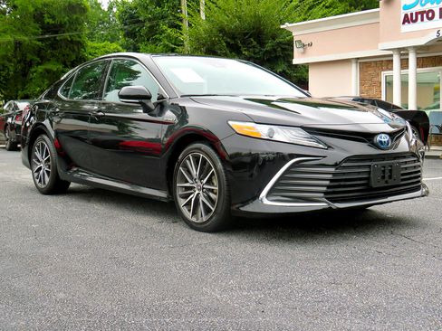 Used 2021 Toyota Camry XLE image 5