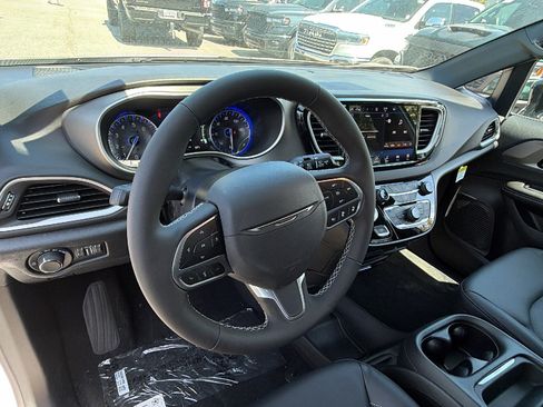 New 2027 Chrysler Pacifica LX FWD image 23