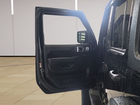 Used 2025 Jeep Wrangler Unlimited Sport AWD/4WD image 10