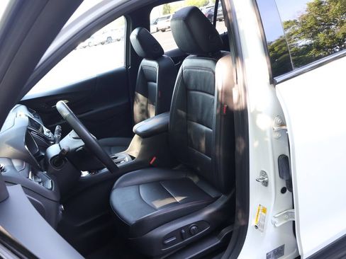 Certified 2023 Chevrolet Equinox RS w/ RS Leather Package AWD/4WD image 34
