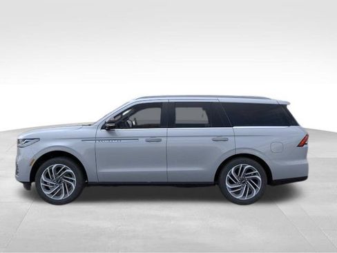 New 2026 Lincoln Navigator Reserve AWD/4WD image 4