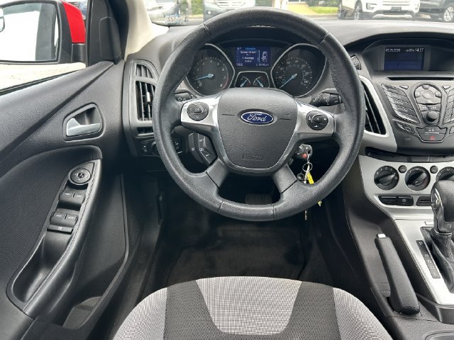 Used 2014 Ford Focus SE w/ SE Sport Package FWD image 14