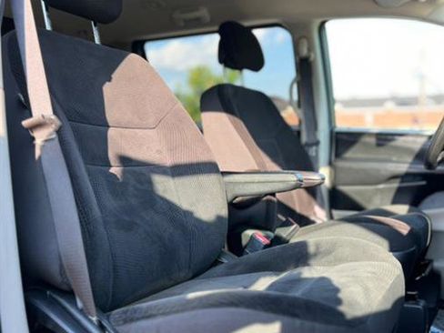 Used 2019 Dodge Grand Caravan SE image 22