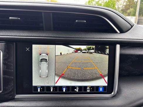 Used 2023 GMC Yukon XL Denali AWD/4WD image 31