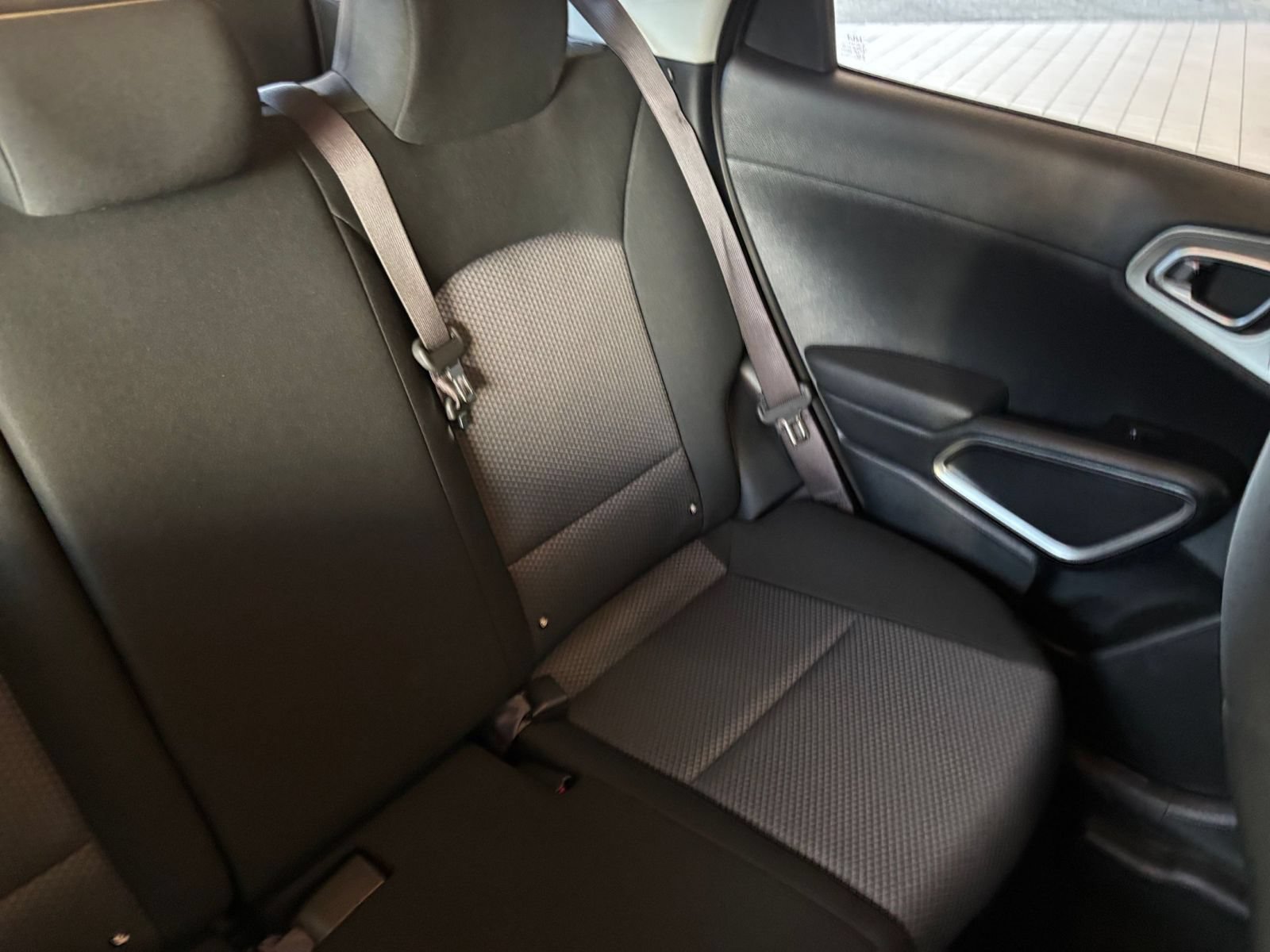 Used 2025 Kia Soul LX w/ LX Technology Package FWD image 34