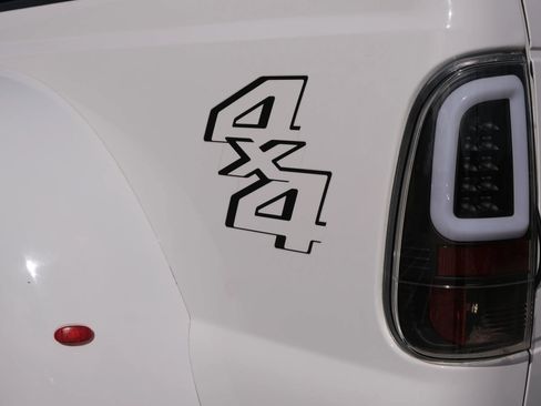 Used 2015 Ford F350 Lariat w/ Lariat Interior Package image 18