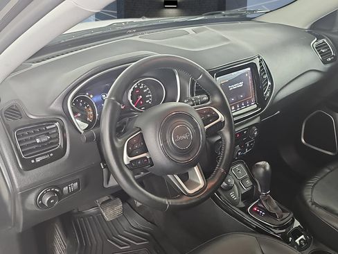 Used 2018 Jeep Compass Limited w/ Navigation Group AWD/4WD image 13