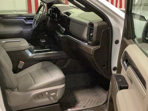 Used 2022 Chevrolet Silverado 1500 LTZ image 20