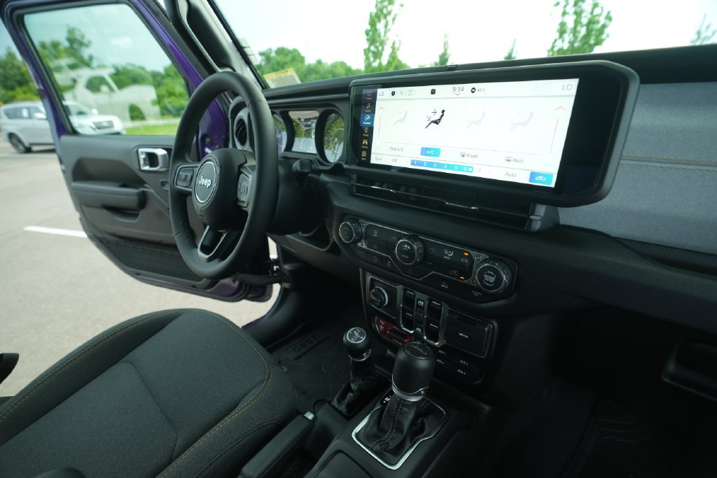 New 2026 Jeep Gladiator Sport AWD/4WD image 33