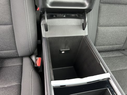 Used 2025 Chevrolet Traverse LT w/ Midnight/Sport Edition image 27