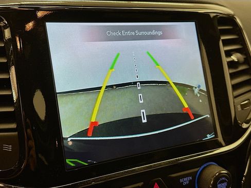 Used 2021 Jeep Grand Cherokee Limited image 23