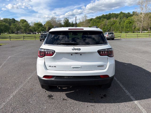 Used 2022 Jeep Compass Latitude AWD/4WD image 4