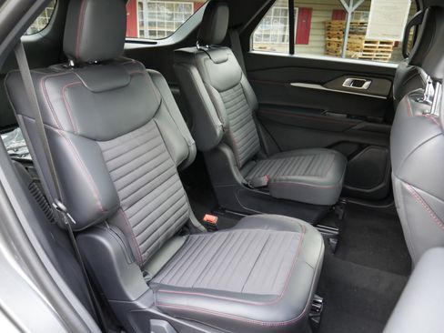 New 2026 Ford Explorer ST-Line w/ ST-Line Street Pack image 33