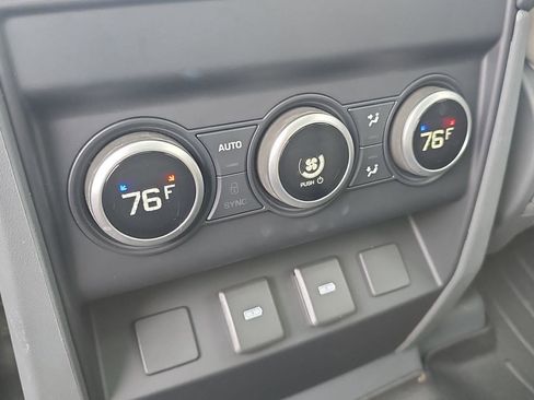 Used 2023 Land Rover Defender 130 SE image 29