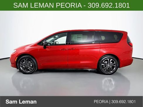 New 2026 Chrysler Pacifica Select FWD image 4