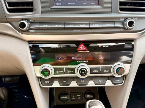 Used 2020 Hyundai Elantra SE FWD image 23
