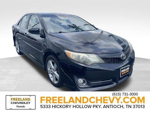 Used 2012 Toyota Camry SE FWD image 1