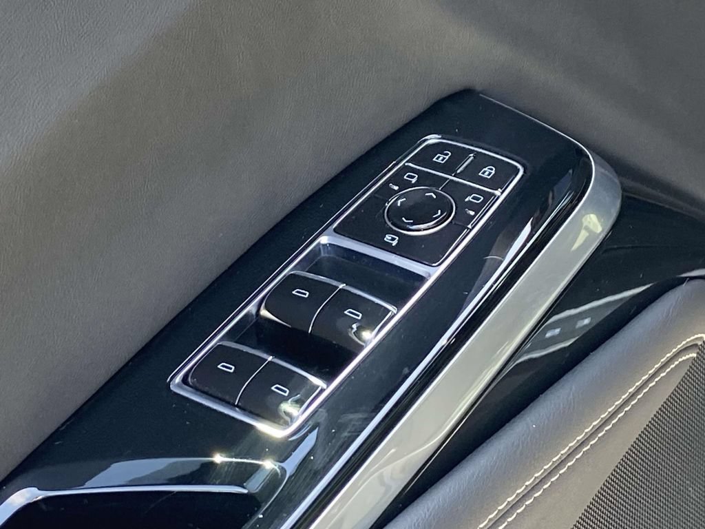 Certified 2025 Cadillac Escalade Sport AWD/4WD image 18