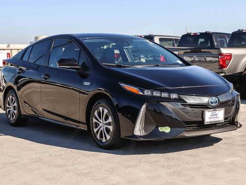 Used 2022 Toyota Prius Prime XLE FWD image 3